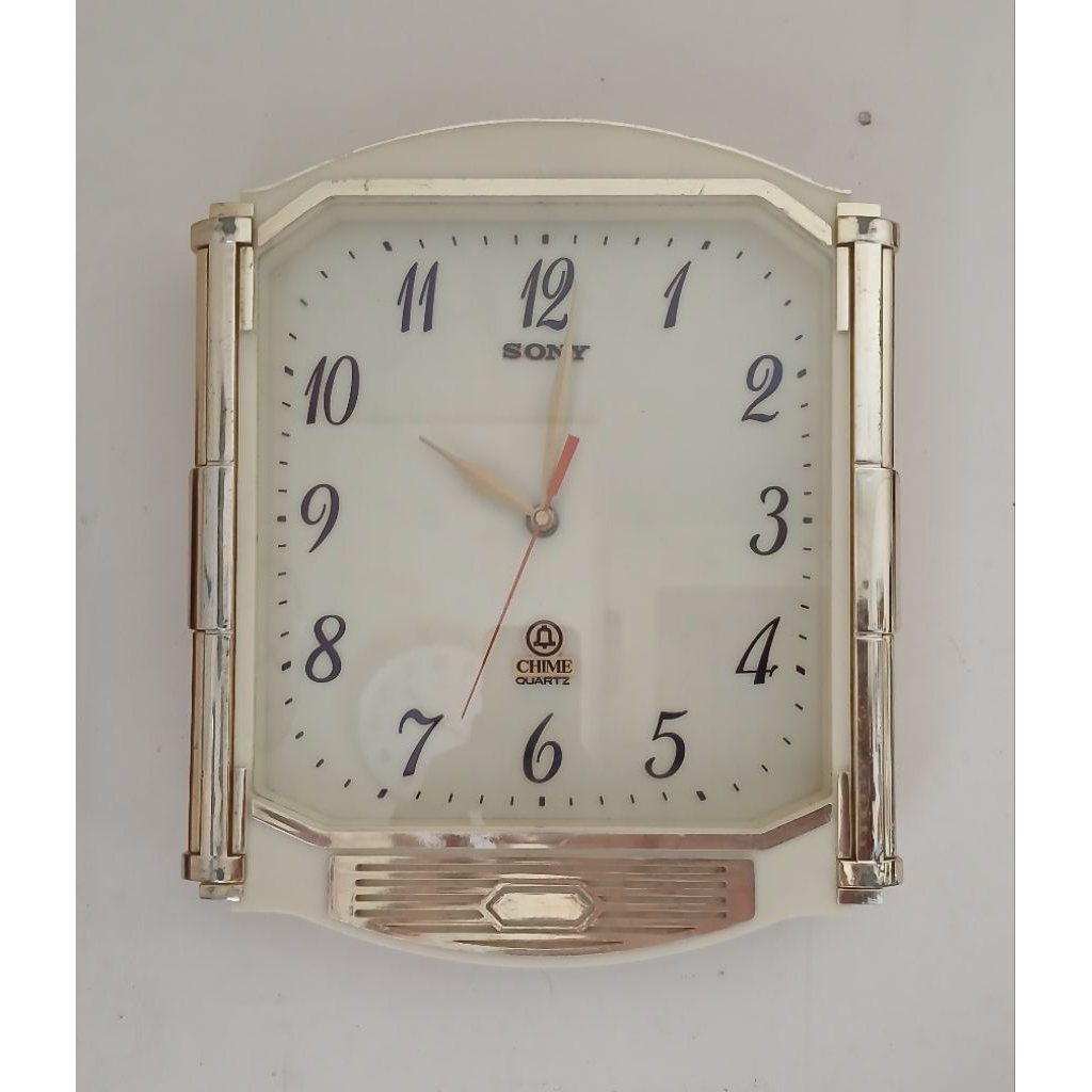 Jam dinding CITIZEN dan SONY MELODY Vintage