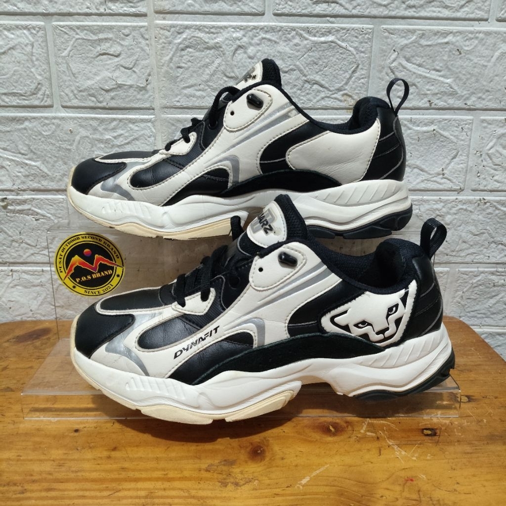 sepatu sneakers Dynafit second