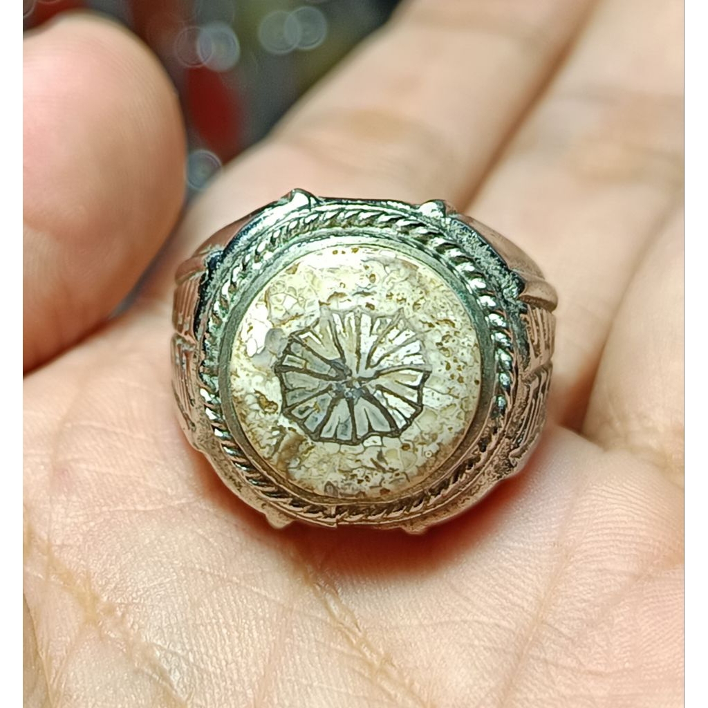 cincin Teratai mata tunggal