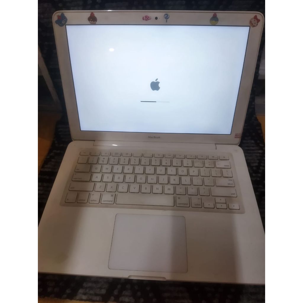 Macbook Mid 2010 White MacOS High SierraIntel Core 2 Duo