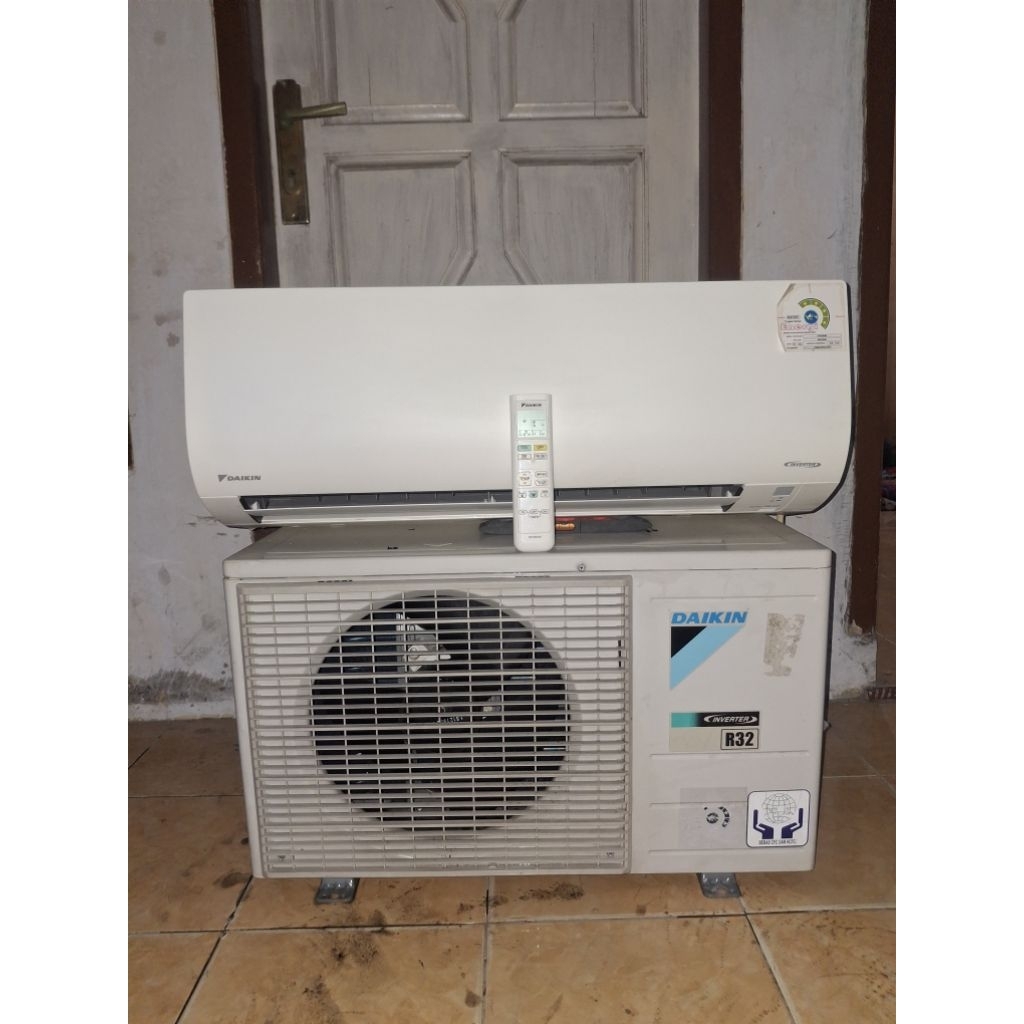 AC  Second Mrek Daikin setengah/1PK