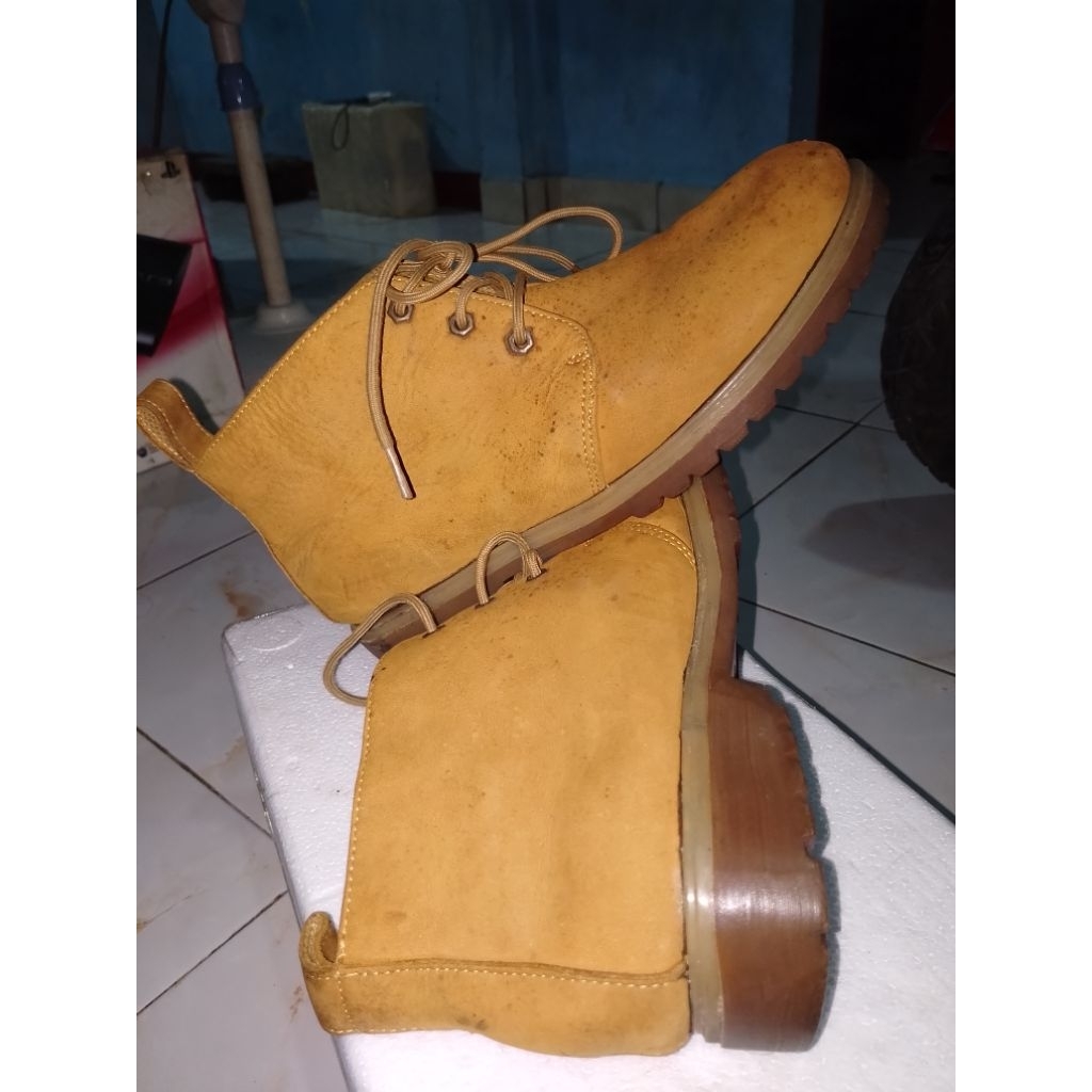 Lugz Chukka  Safety Dessert Boots