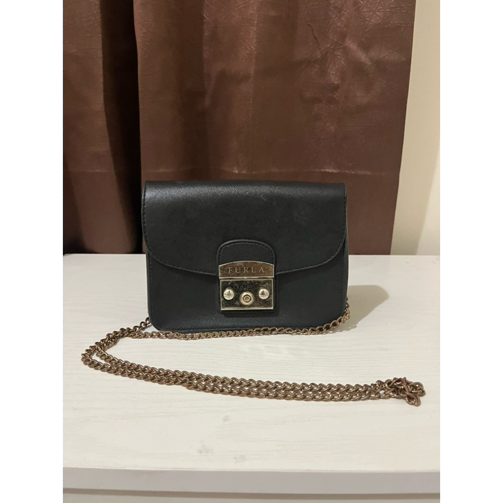 preloved tas furla hitam slingbag selempang