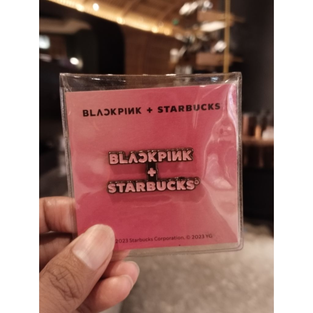 Starbucks PIN Blackpink Bentuk tulisan BLACKPINK STARBUCKS