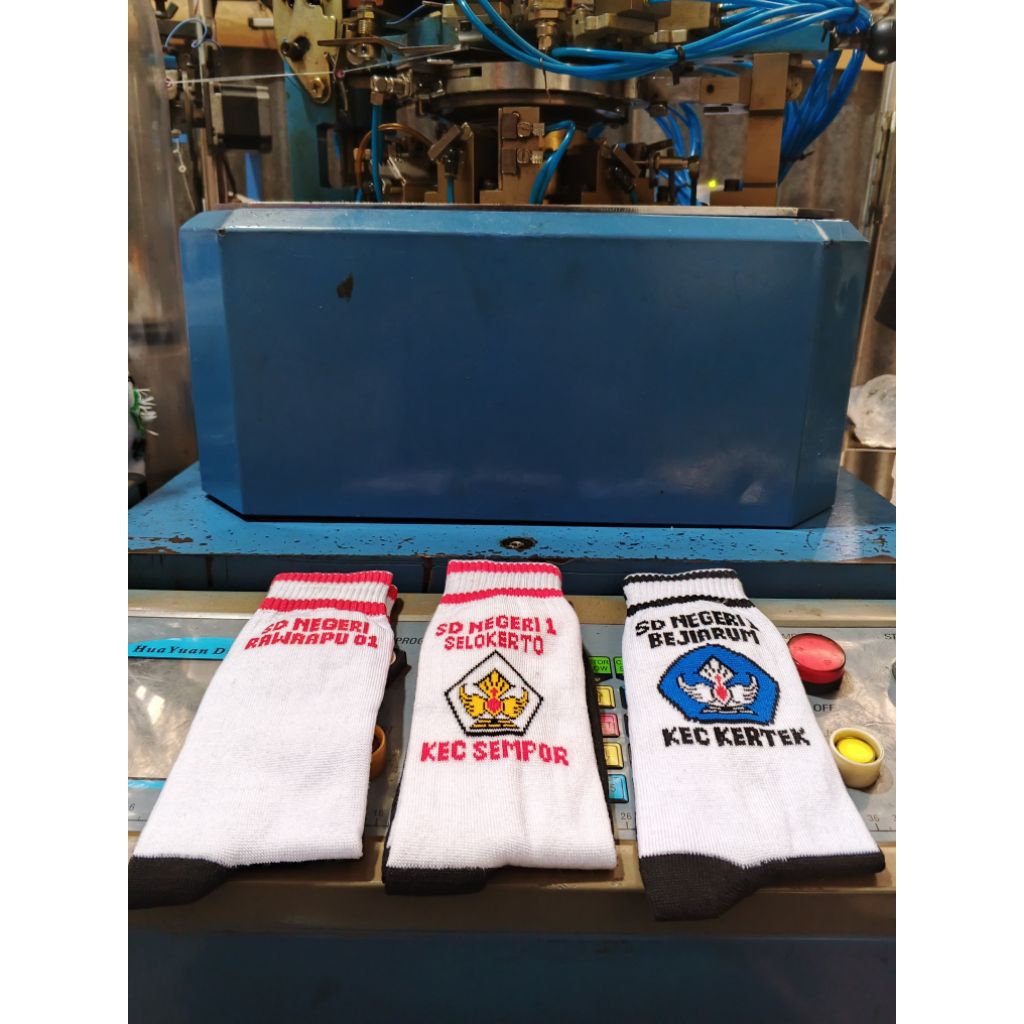 Kaos Kaki identitas sekolah custom logo RAJUT/BORDIR