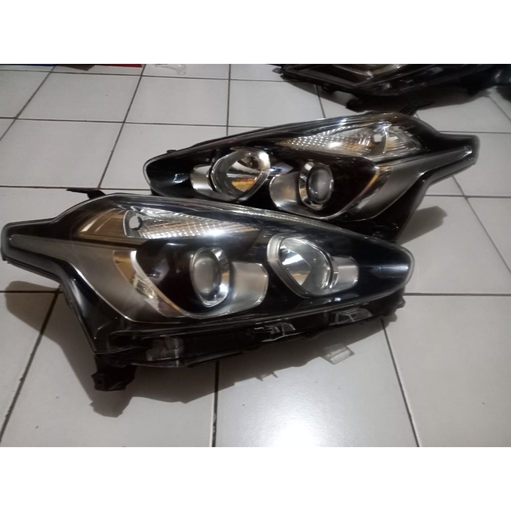Headlamp Toyota Sienta G
