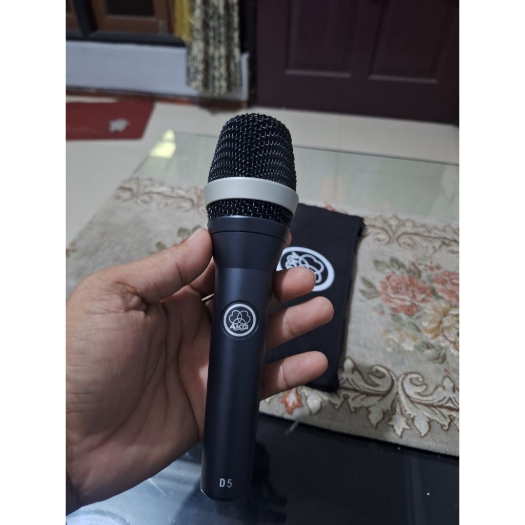 mic DYNAMIC AKG D5 (second) mulus like new perlengkapan unit dan poch saja