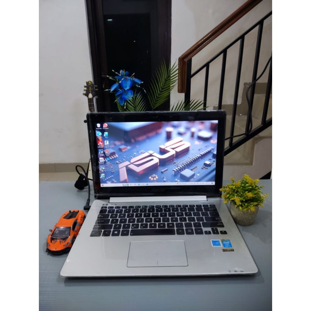 Laptop Berkelas ASUS S301LA TOUCHSCREEN SLIM [RAM 8GB SSD 240GB]