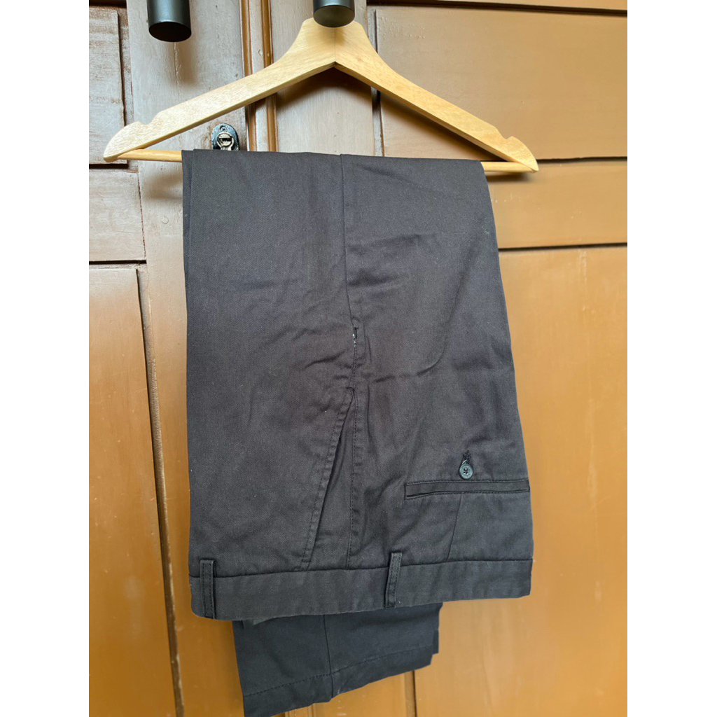 Preloved Celana The Executive Regular Fit Chinos Pants Black Size 33 Mulus