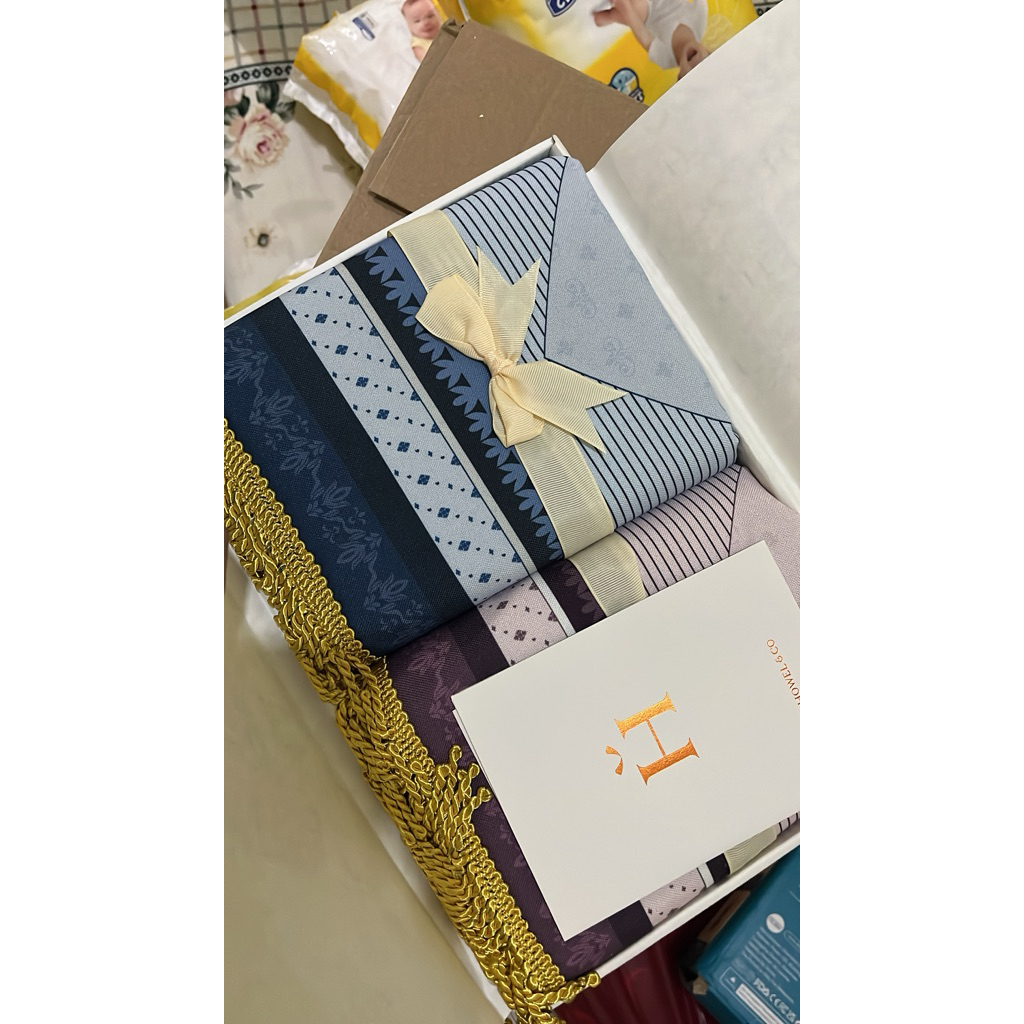 Howel And Co - Sajadah Couple