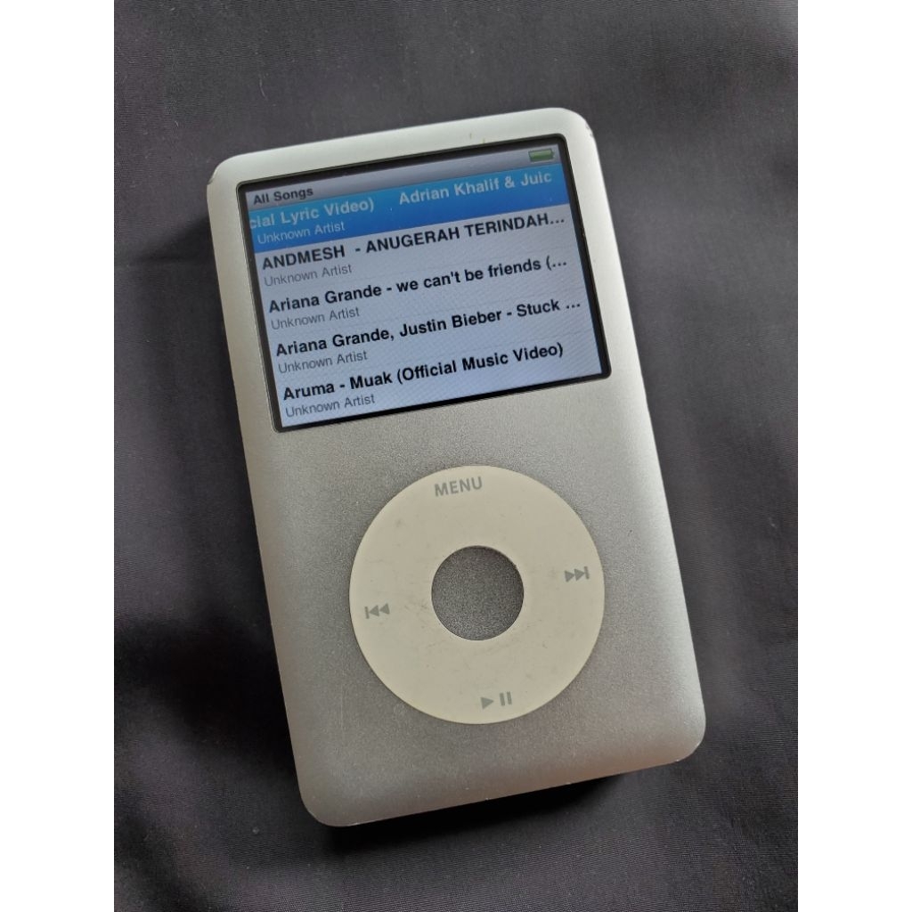 Apple music Original Ipod classic gen 6th. generasi 6. 30gb. kondisi like new. mesin normal. LCD lay