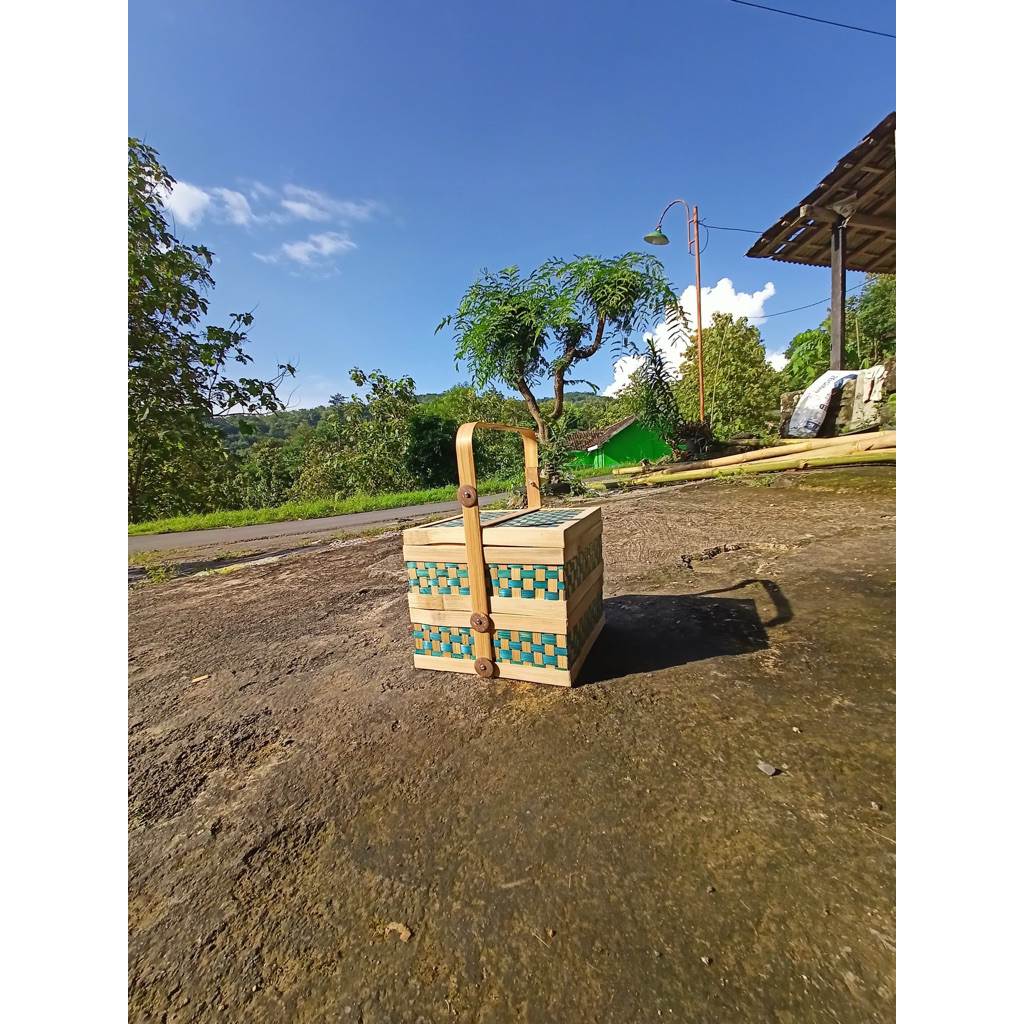 Box rantang warna hijau & merah ayaman bambu 25x25 cm | Box bambu | Kerajinan