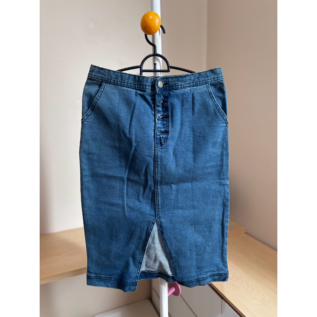 rok jeans this is april