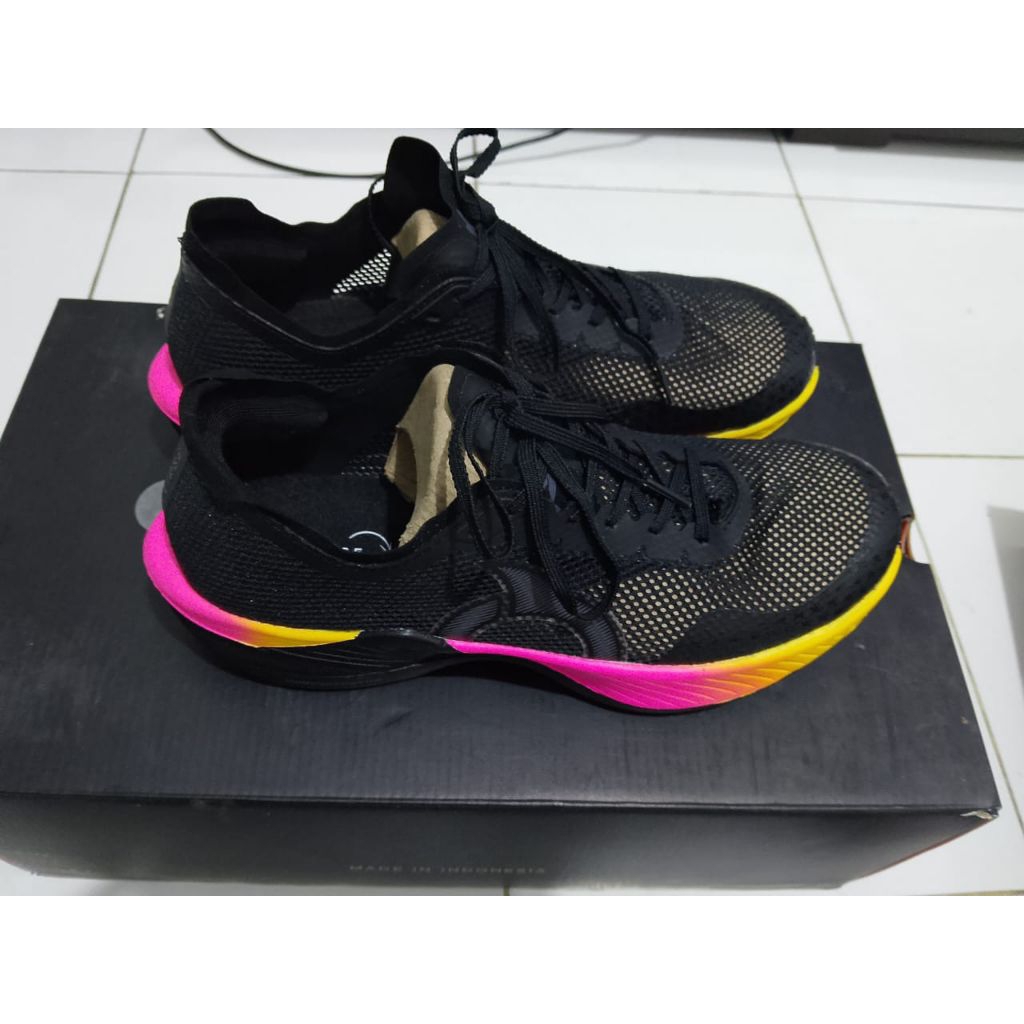 Sepatu Lari Ortuseight Solar 2 Eclipse Penumbra Original Black Yellow Pink - sepatu lari second orig