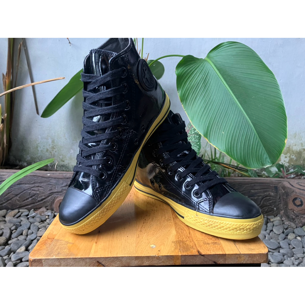 Conv CT All Star Tumbler High Patent Leather Black/Yellow