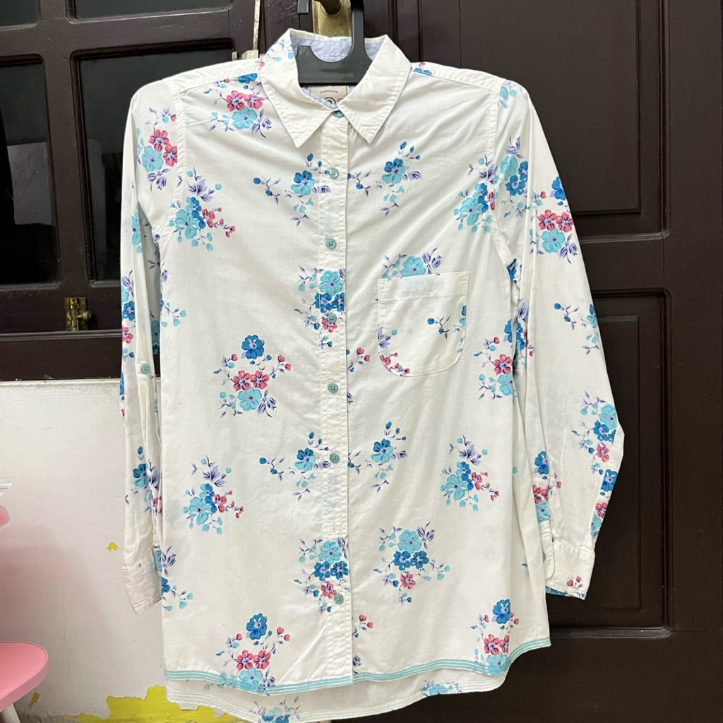 PRELOVED KEMEJA ATASAN WANITA NEVADA BUNGA BUNGA