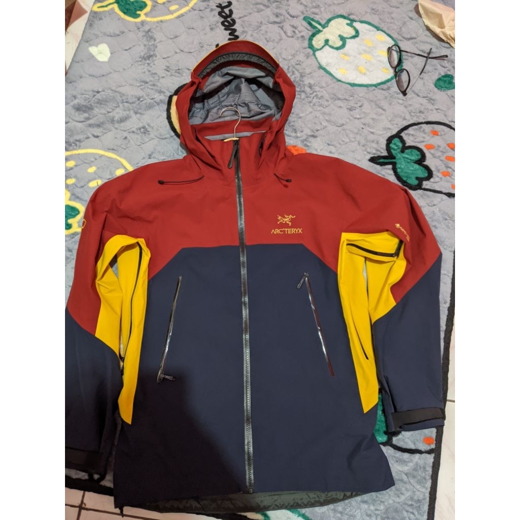 PRELOVED OUTDOOR I Arcteryx Beta