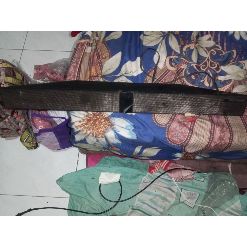 Speaker sound bar politron kondisi normal siap dipakai tidak ada minus..barang original bawaan tv Po