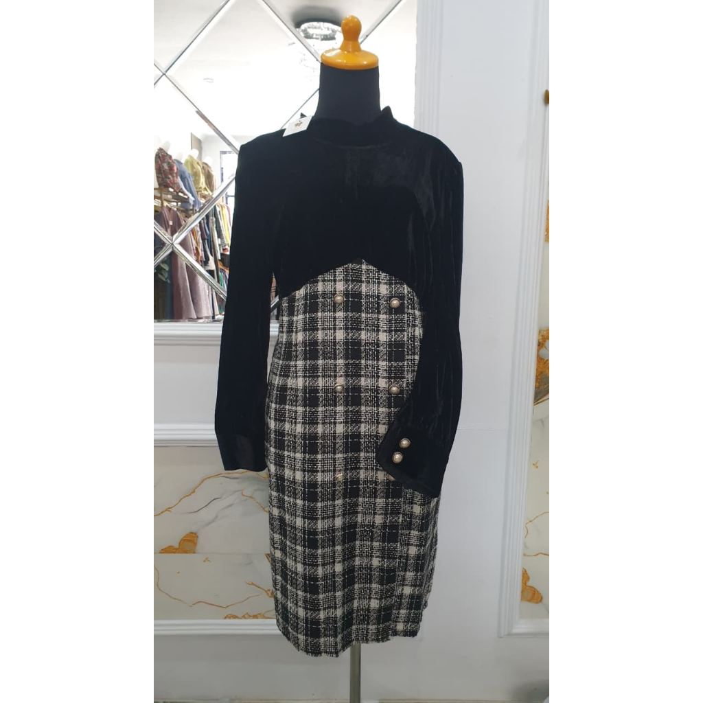 Tunik Bludru Wanita Kombinasi Tweed Kotak – Dress Elegan Hitam Putih