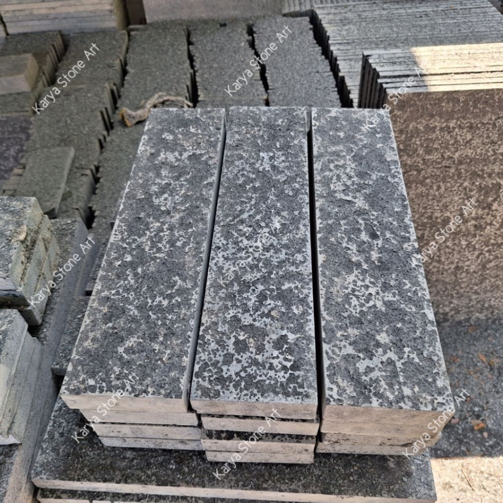 Batu Alam Andesit Bakar 10x40x3 | Batu Andesit 10x40 Bakar | Batu Andesit Hitam Bakar | Batu Granit 