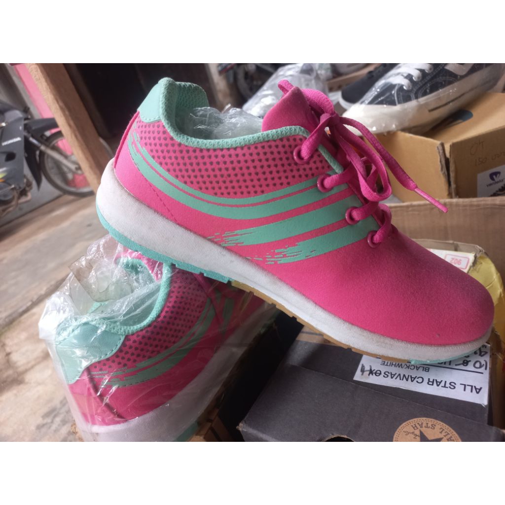 [New Old Stock] Obral sepatu sneakers olahraga Cewek/Wanita Pro Att Pink Fuxia White