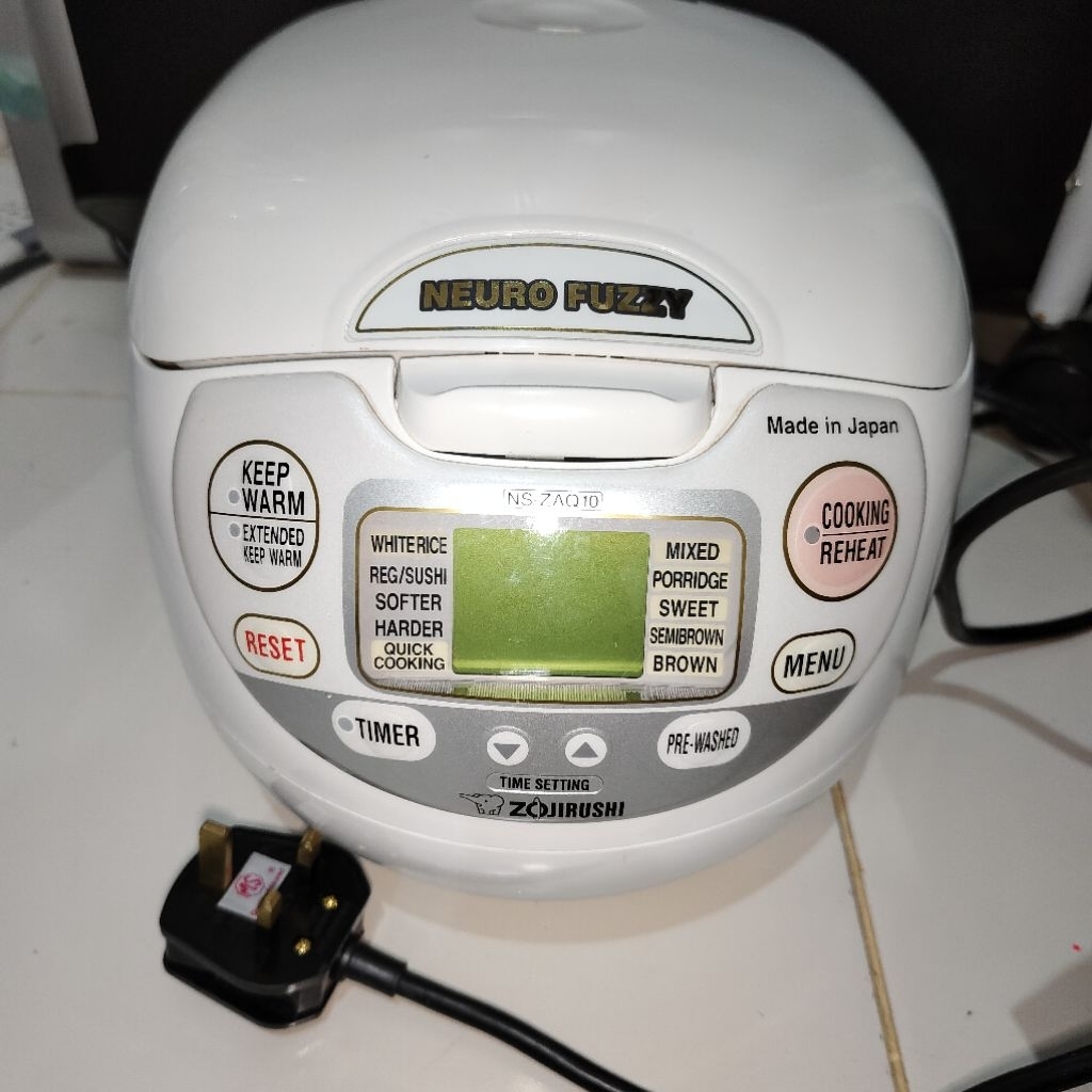 Preloved Rice Cooker Zojirushi NS ZAQ10 kapasitas 750ml
