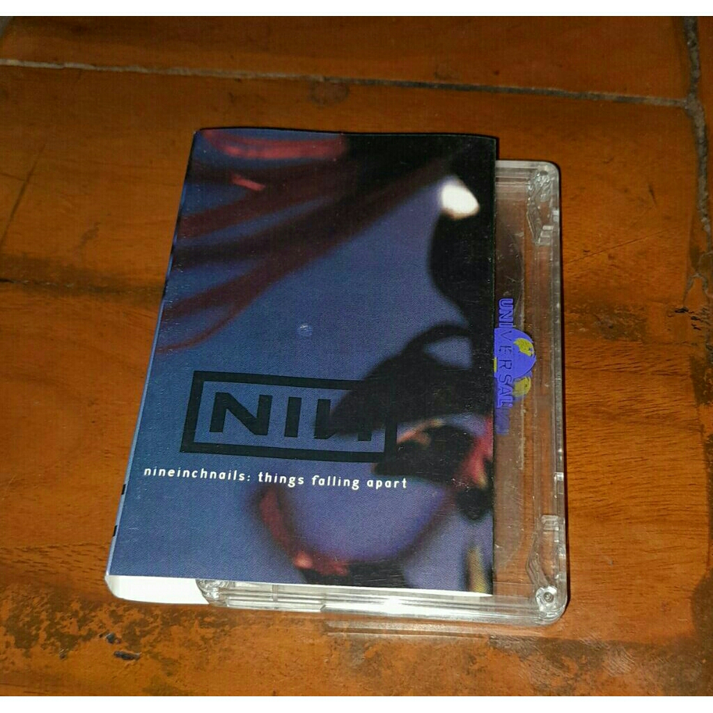 Kaset pita NIN things falling apart