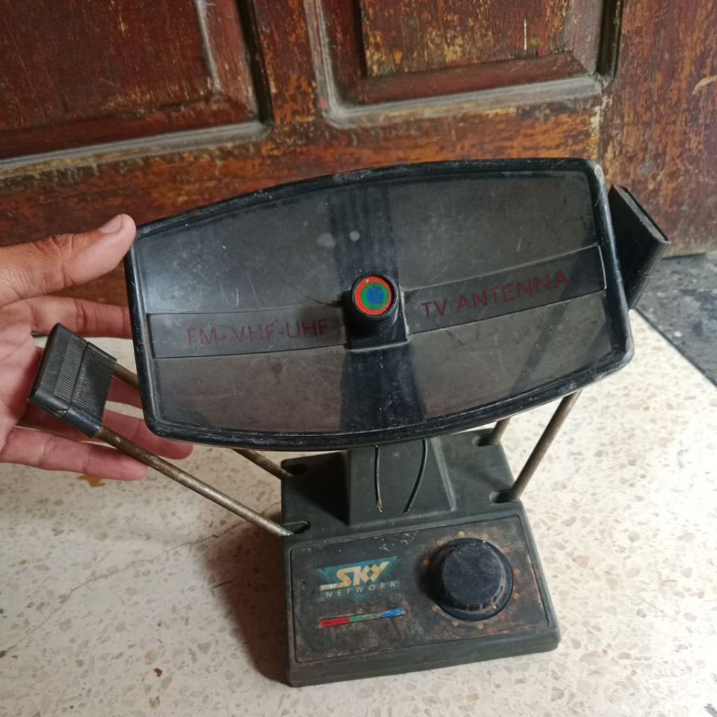 Antena Tv jadul pajangan display saja off dekorasi vintage teknologi 2000