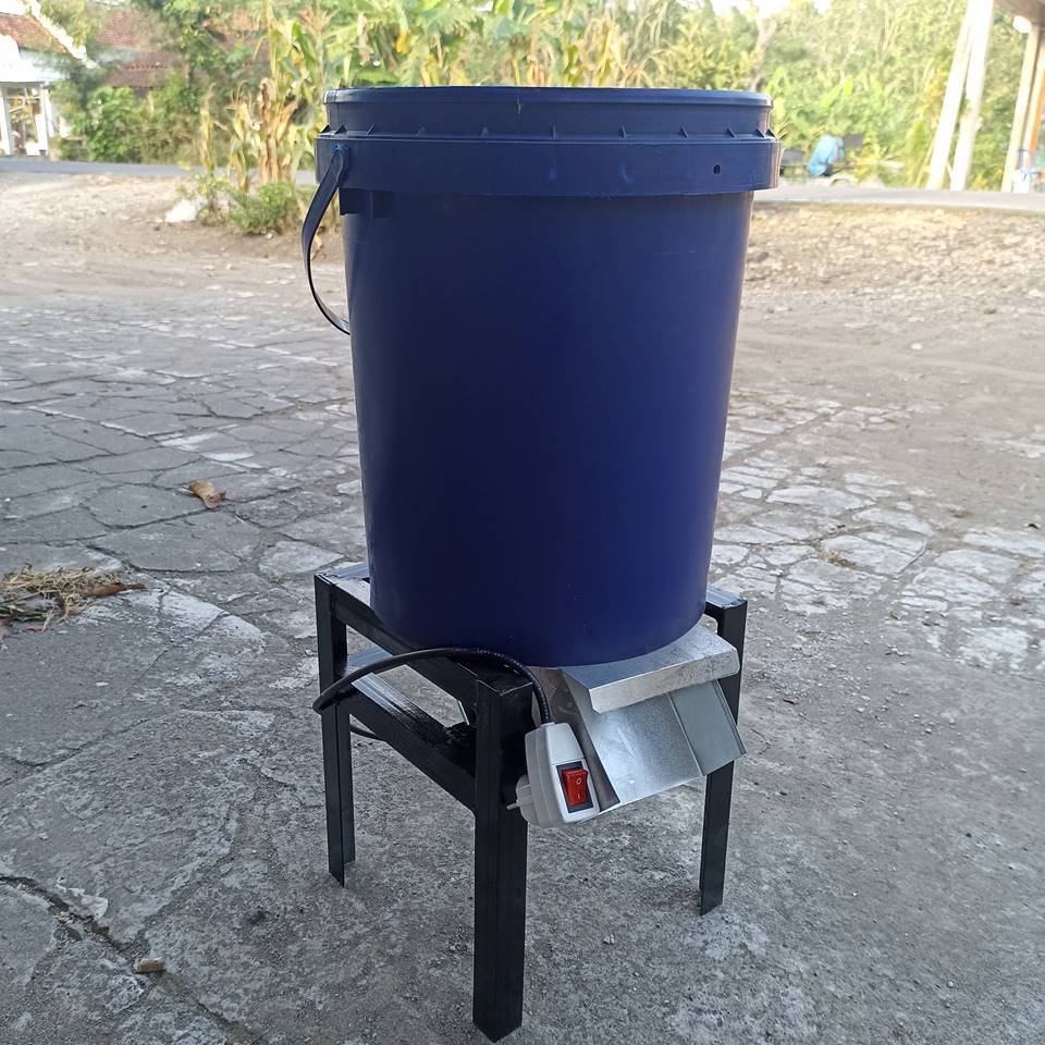 Mesin Cacah Rumput Pakan Kambing Sapi Dinamo 150W