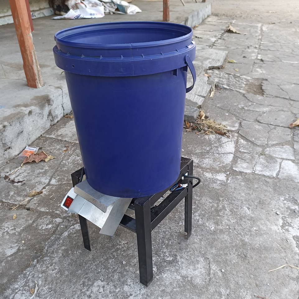 Mesin Cacah Rumput Hijauan Pakan Sapi 150 Watt