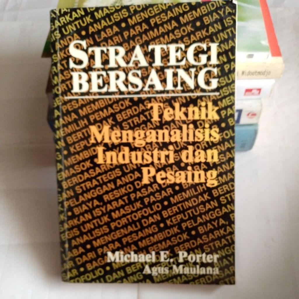BUKU STRATEGI BERSAING TEKNIK MENGANALISIS INDUSTRI DAN PESAING