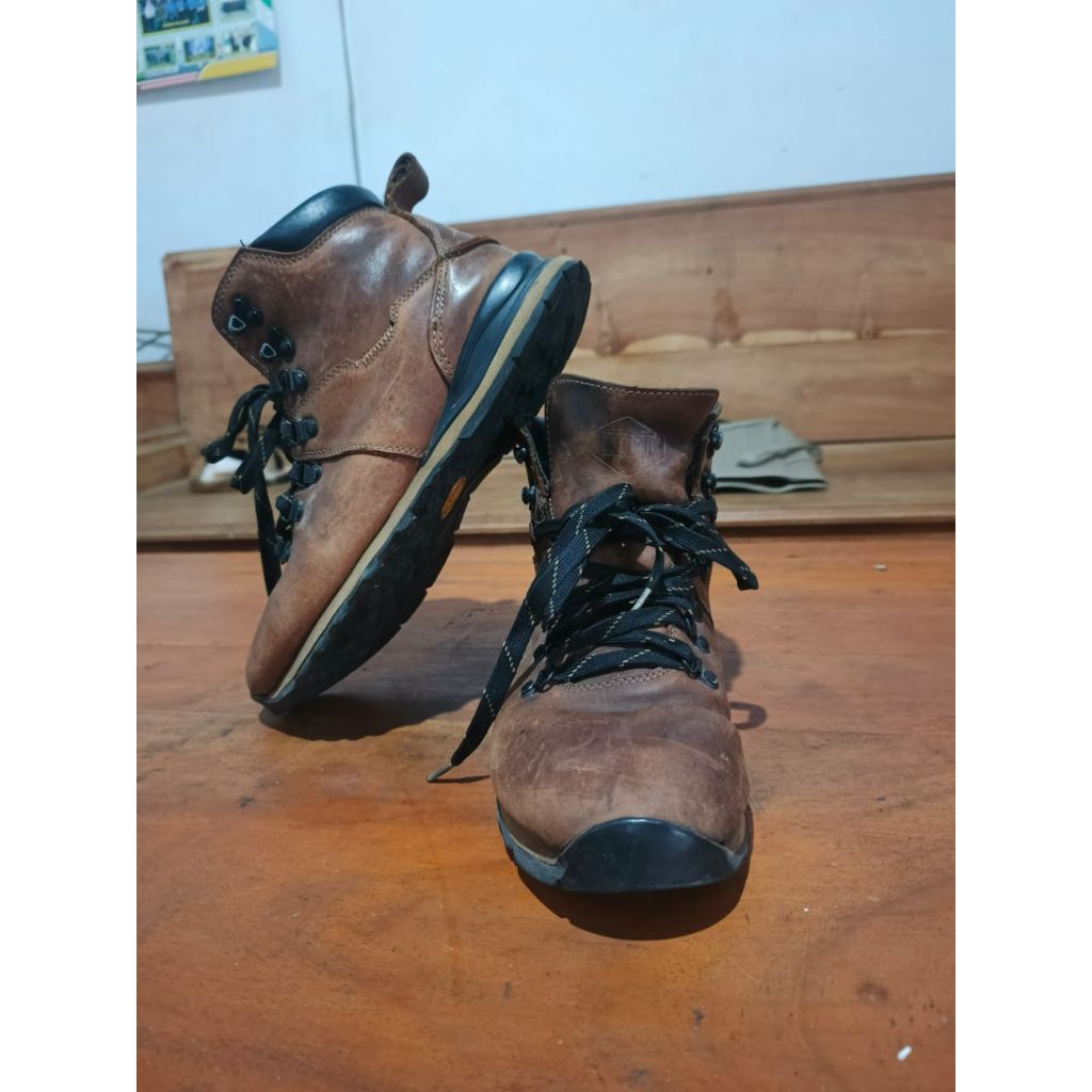 sepatu boots kulit eiger