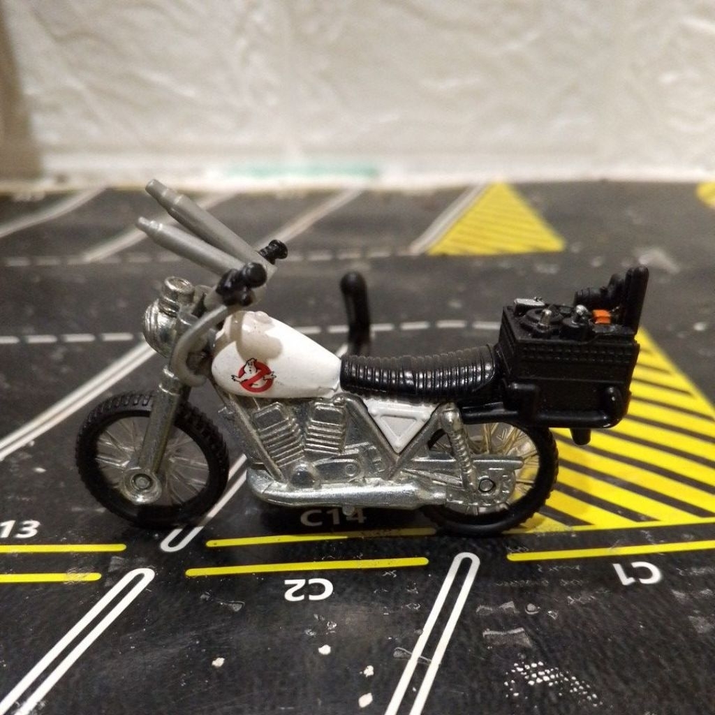 Hot Wheels Premium Ghostbusters Ecto 2