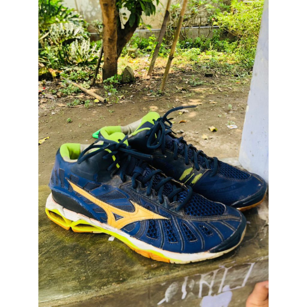 Sepatu olahraga merk Mizuno uk 46