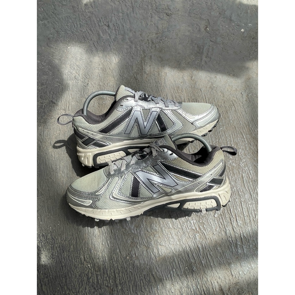 New Balance 410 v5 Silver