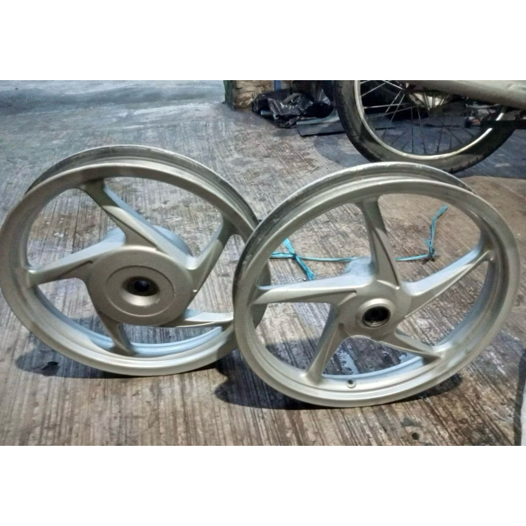 Velg Resing Depan Belakang Set Warna Silver Honda Beat Lama Beat Fi 2013-2015 Vario 110 Lama Origina