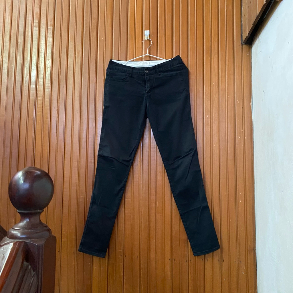 Celana Panjang Giordano Slim size 24 Preloved