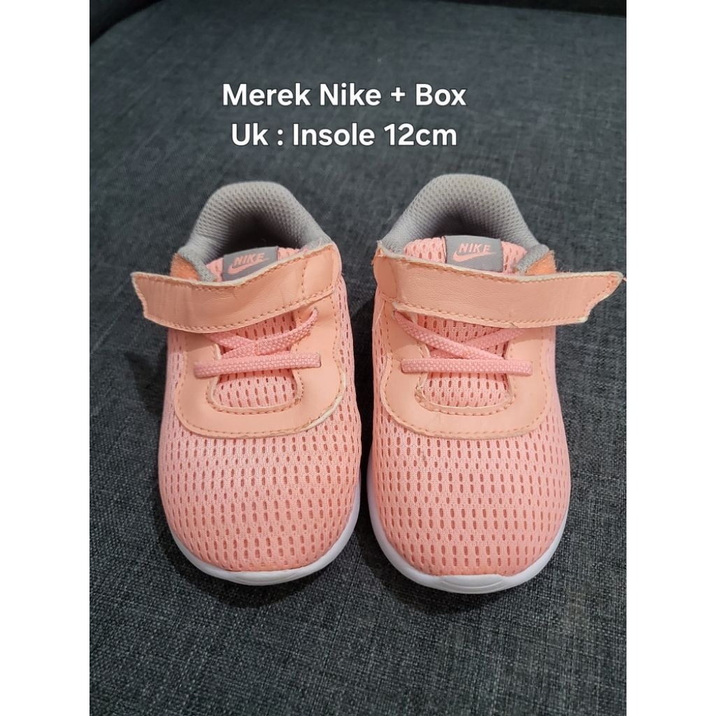 Preloved Sepatu Bayi / Anak Perempuan Shoes Nike Original