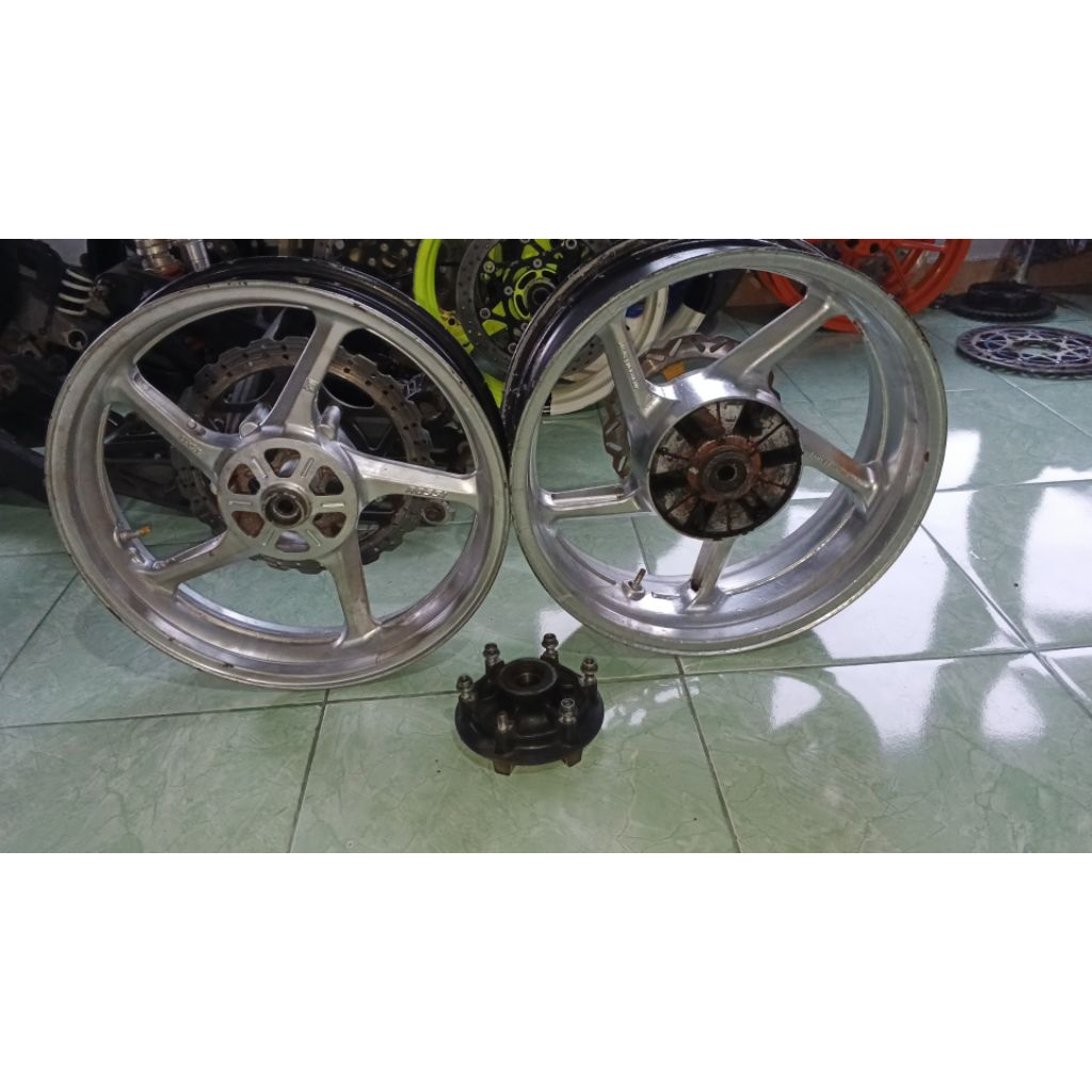 velg belakang aja v Rossi 5.5" PNP ninja 250R fi
