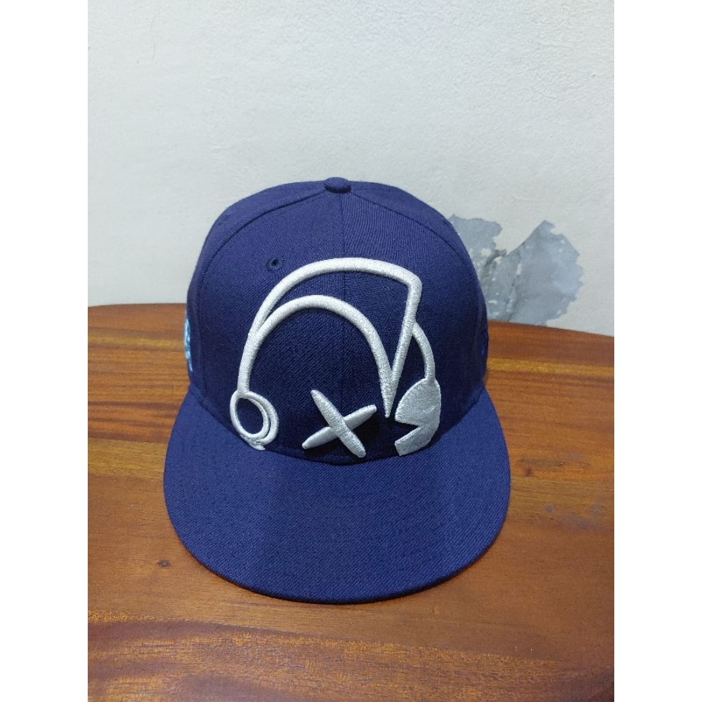 Topi Original Fitted Newera Colab Kidrobot Size 738