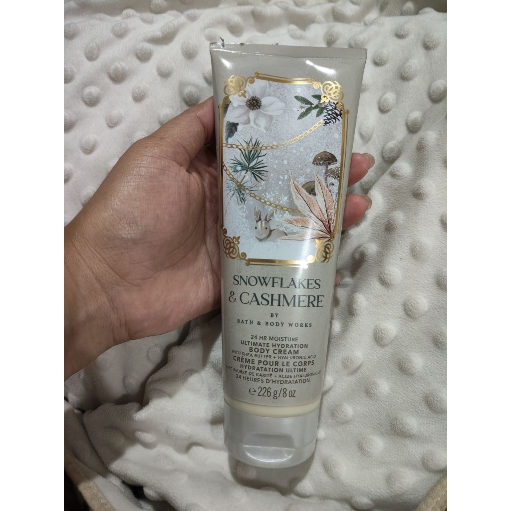 Bath & body works body cream snowflakes &cashmere