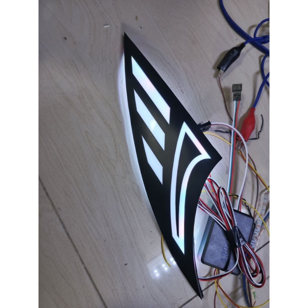 CUSTOM ACRILIK FRAME PIPI HEADLAMP MOBIL INNOVA REBORN TIPE G V/VENTURER