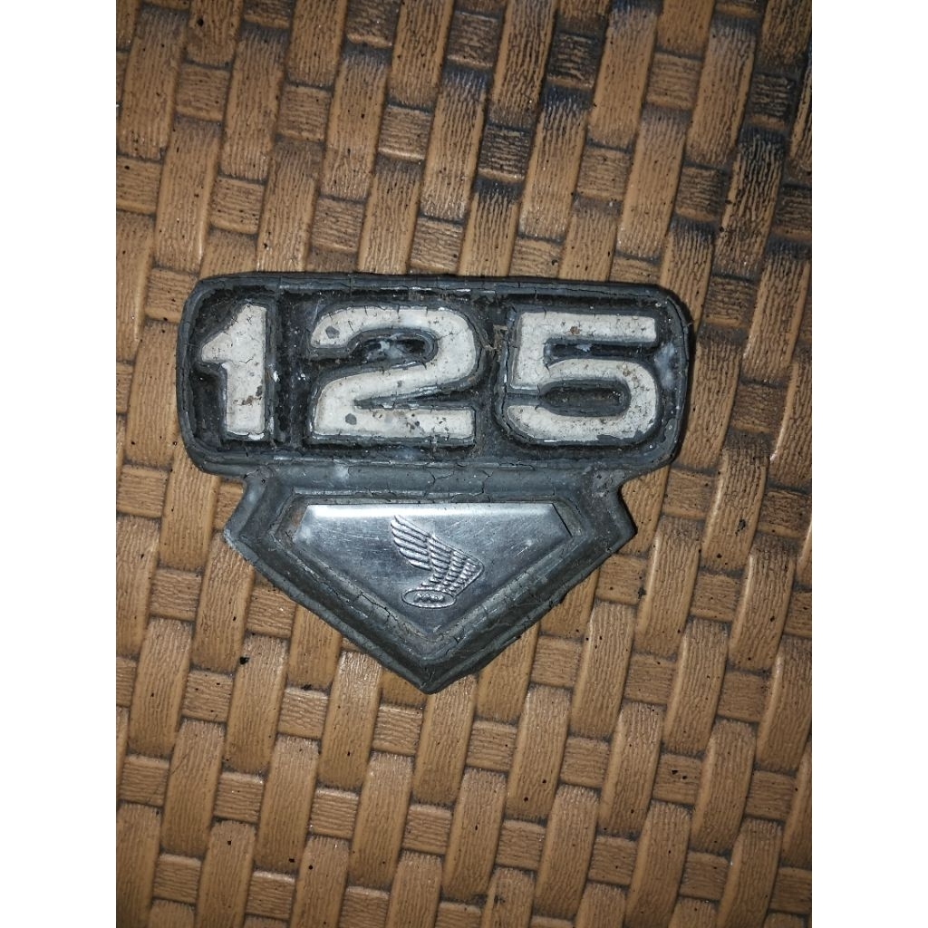 emblem logo tepong bok box aki accu honda cb 125 original