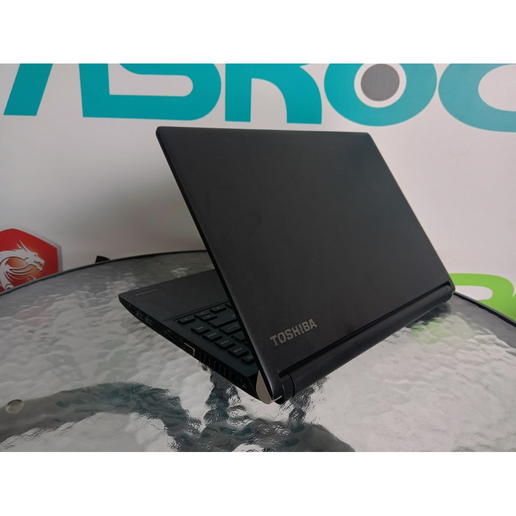 LAPTOP MULUS TOSHIBA PORTEGE R30-C