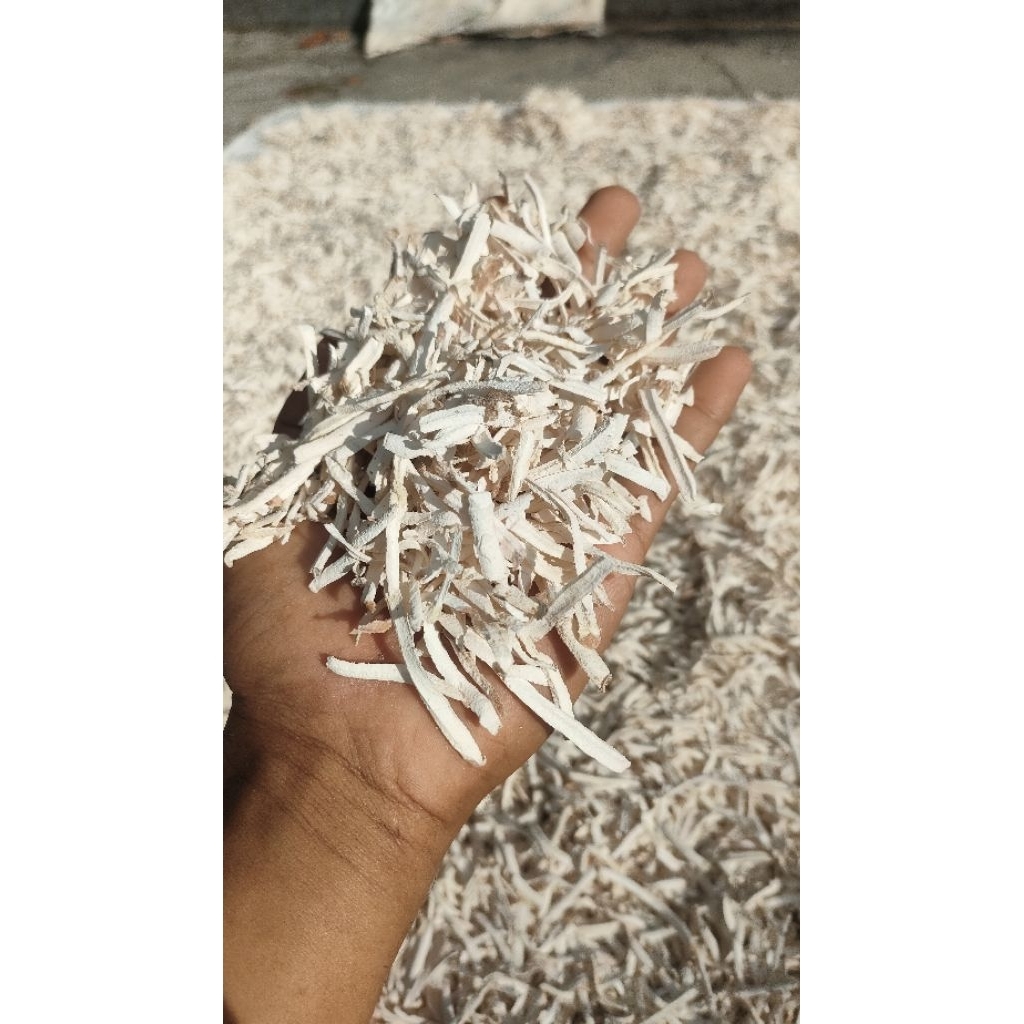 Gaplek sawut/srowol singkong telo per 1 kg kering murni. cocok buat campuran pakan ternak