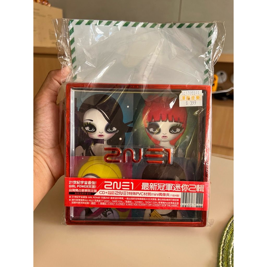 2NE1 - The Second Mini Album Taiwan Edition