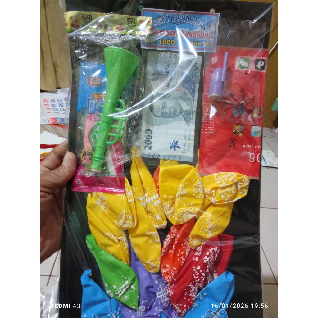 satu ikat ballon cabutan berhadiah uang tunai dan maian isi 20x10