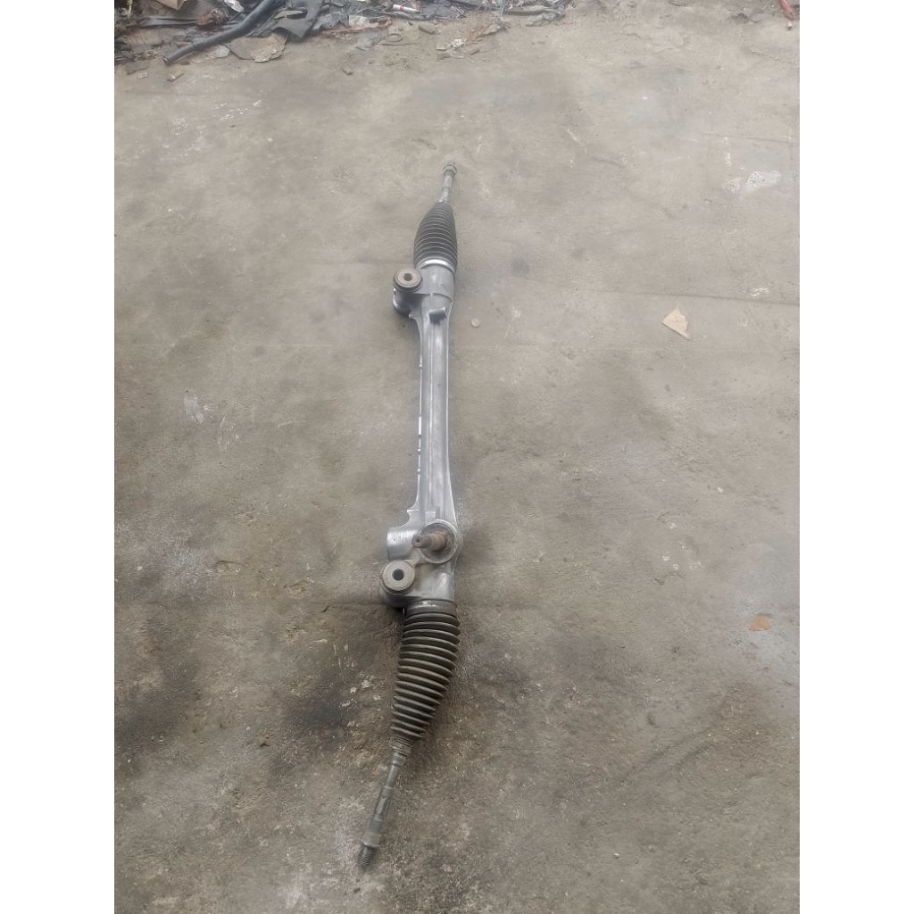 rack stir mobil Toyota yaris barang bekas copotan