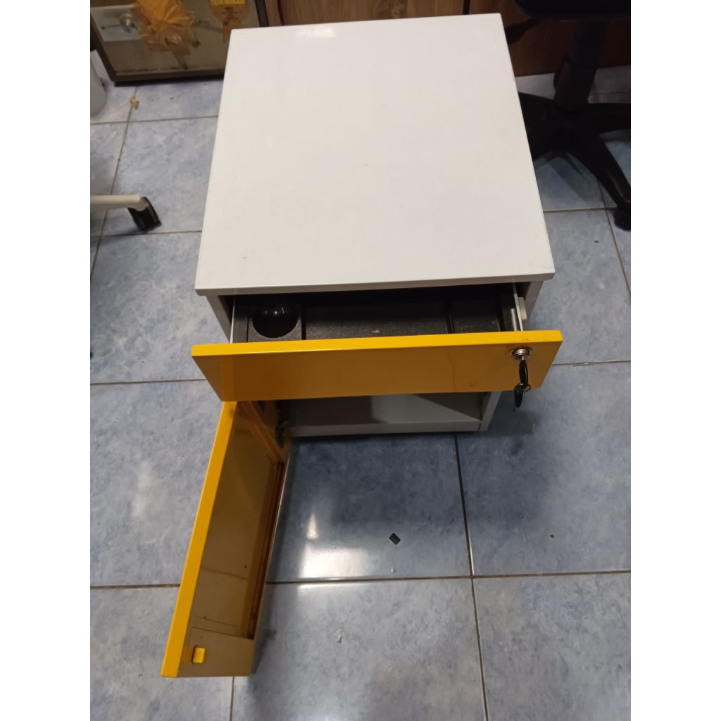 Loker besi 2 laci/Nakas