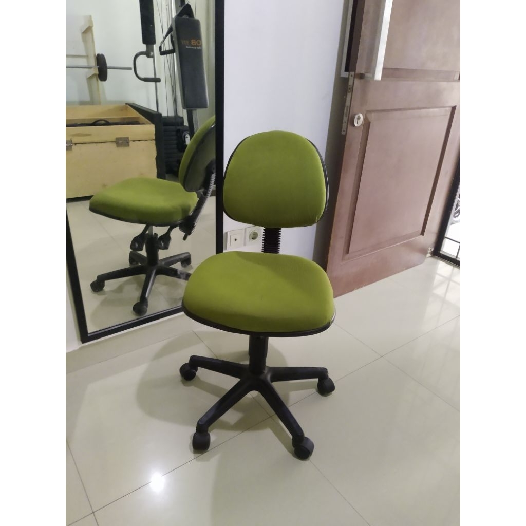 Kursi_Kantor_Bekas_Hijau